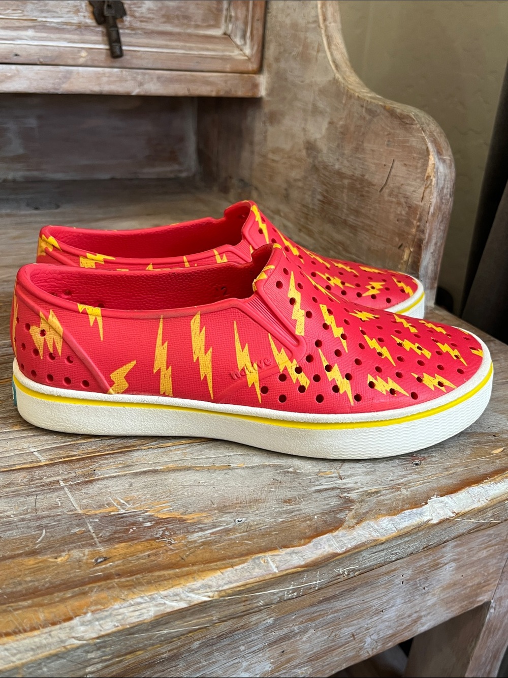 ⭐️ Native Miles Sugarlite Slip On Water Shoes Size 2 Red Yellow Lightening Bolt